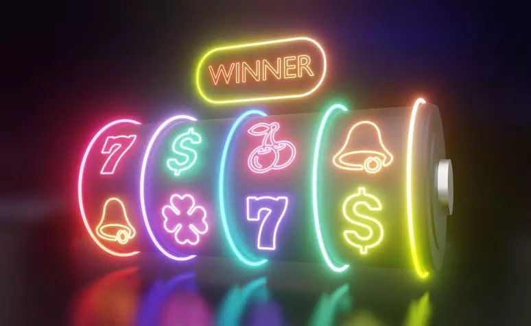 nu777 မိုဘိုင်းအက်ပ် Myanmar Smartphone ဖြင့် Live Casino ကစားနေသော ပုံ